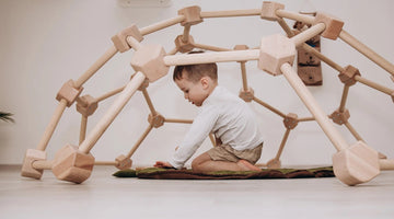 Spiel und Fitness vereinen: Klettern für Kinder mit der Holz-Kletterkuppel