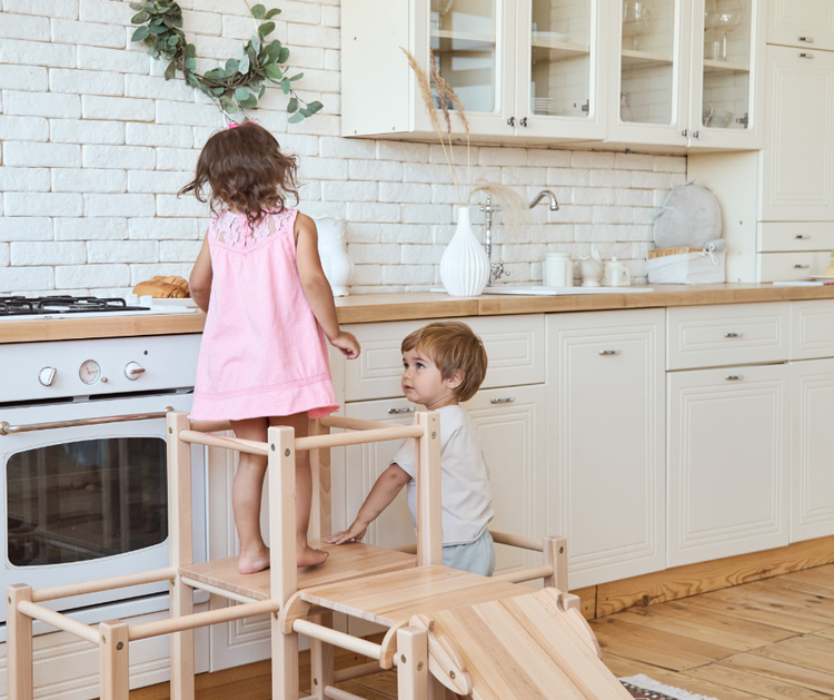 Wie man eine Montessori-Küche für Kinder arrangiert