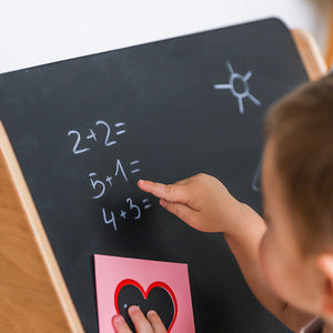 Entwicklung verschiedener Fähigkeiten mit Montessori -Produkten: Mathematik, Logik, Linguistik