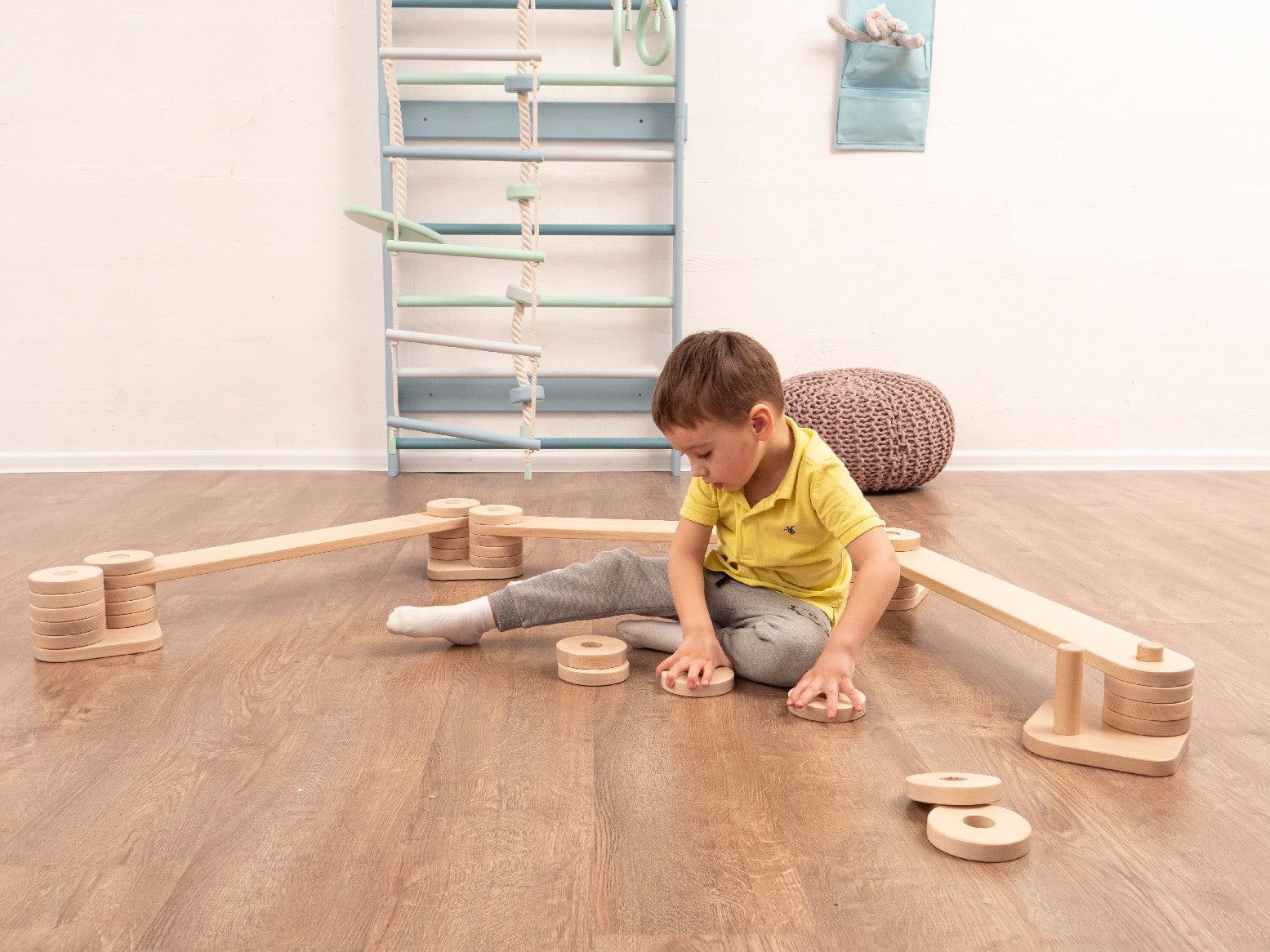 Entwicklung verschiedener Fähigkeiten mithilfe von Montessori-Produkten: Mathematik, Logik, Sprache