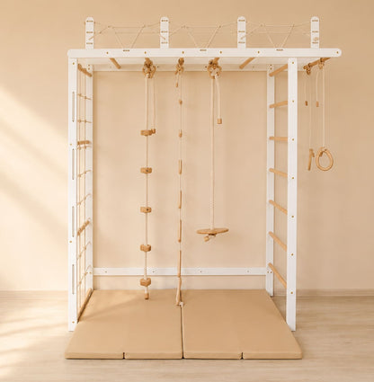 Kletterwand mit Sprossenwand