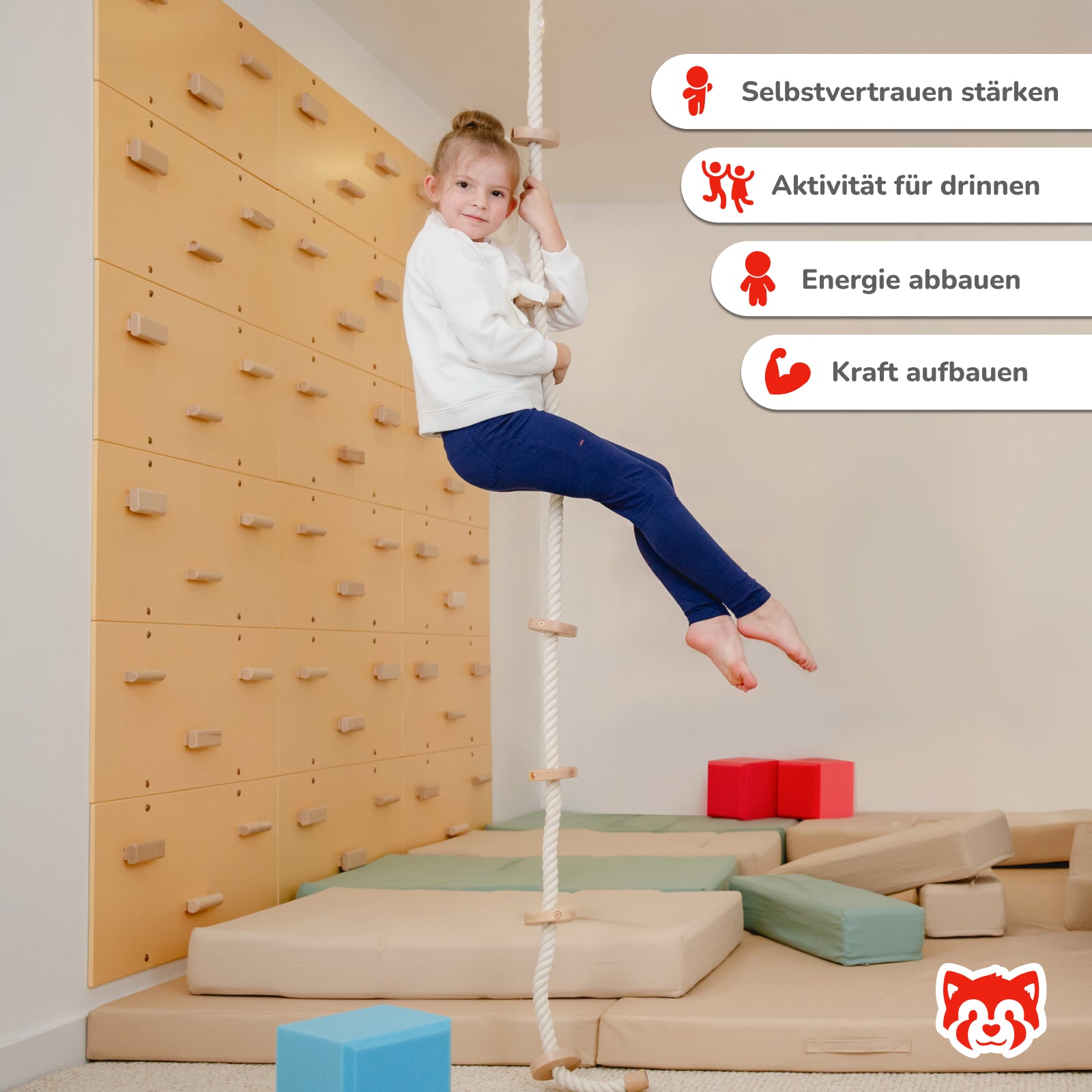 Deckenmontiertes Klettertau mit Holzkugeln