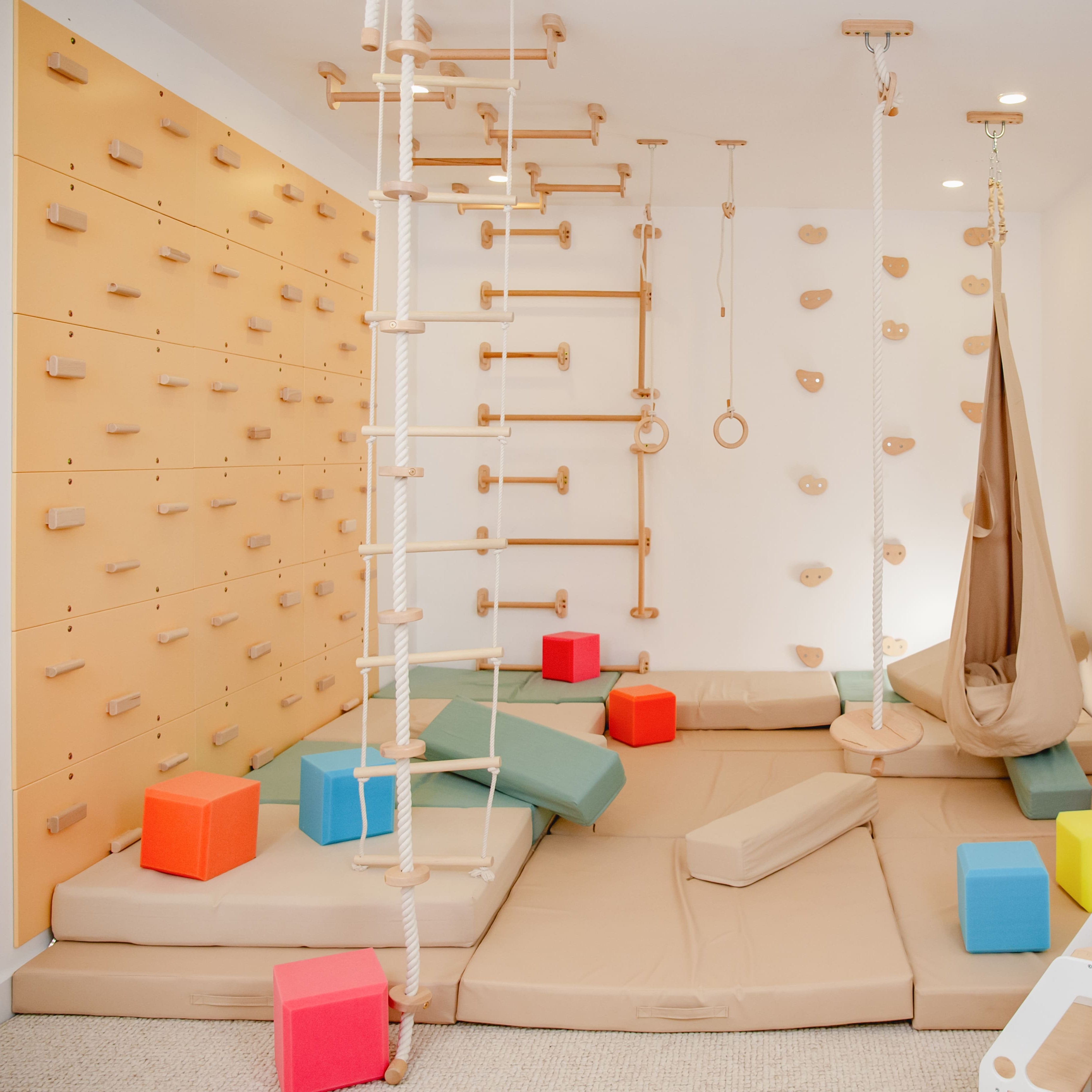 9-in-1 Indoor Spielplatz Set mit Kletterwand & Textil-Set
