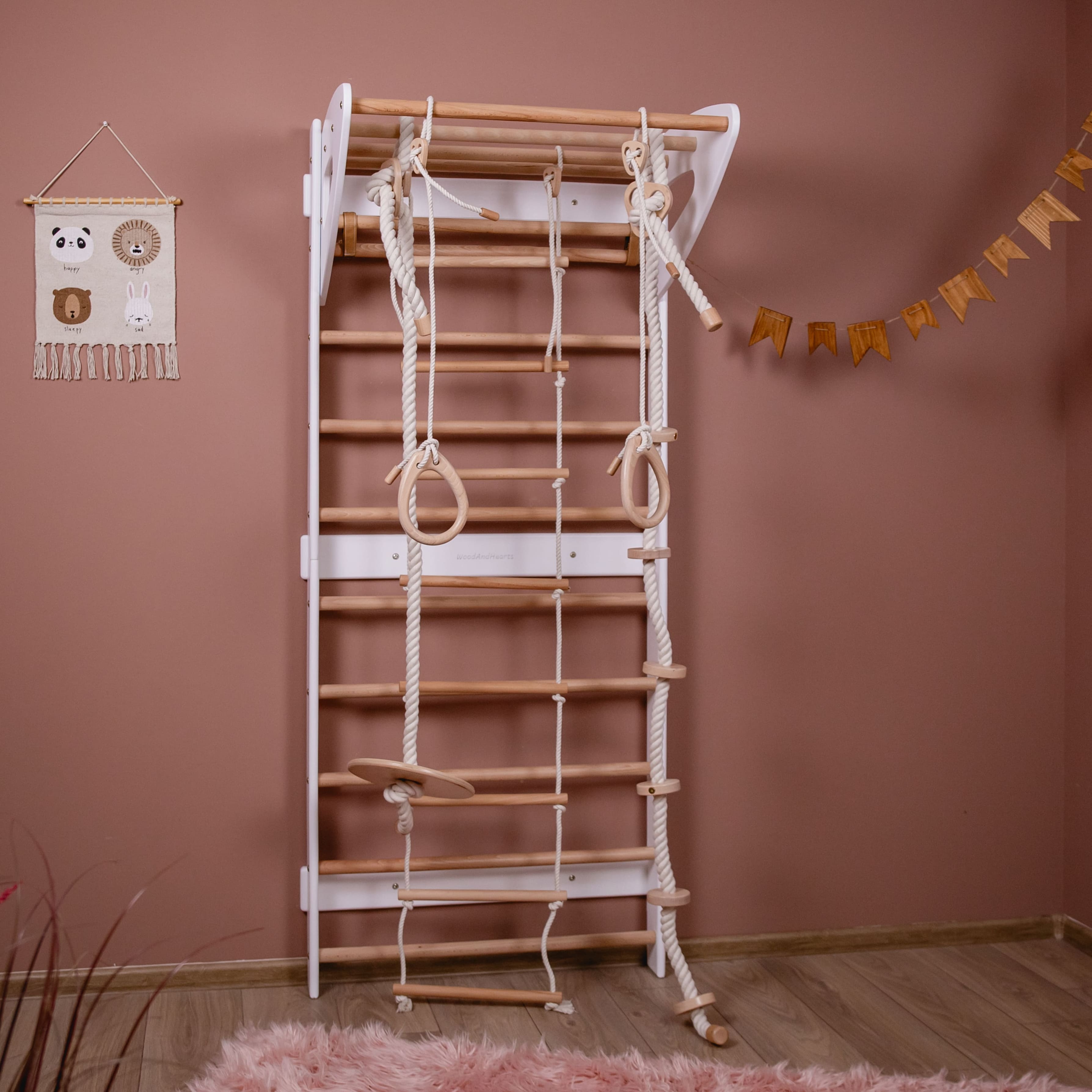 Wandstangen für Kinderzimmer mit Accessoires