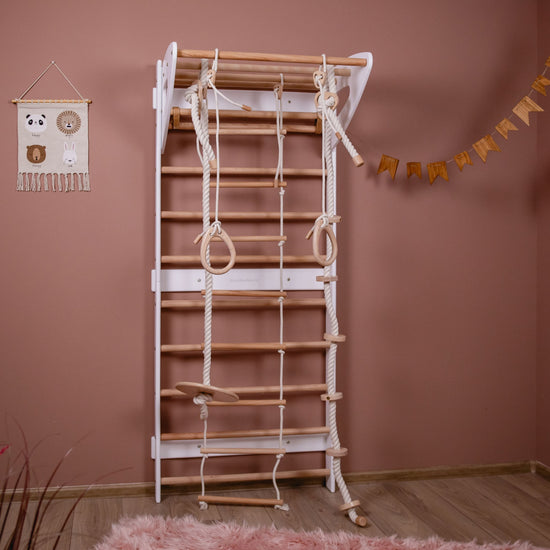 Wandstangen für Kinderzimmer mit Accessoires
