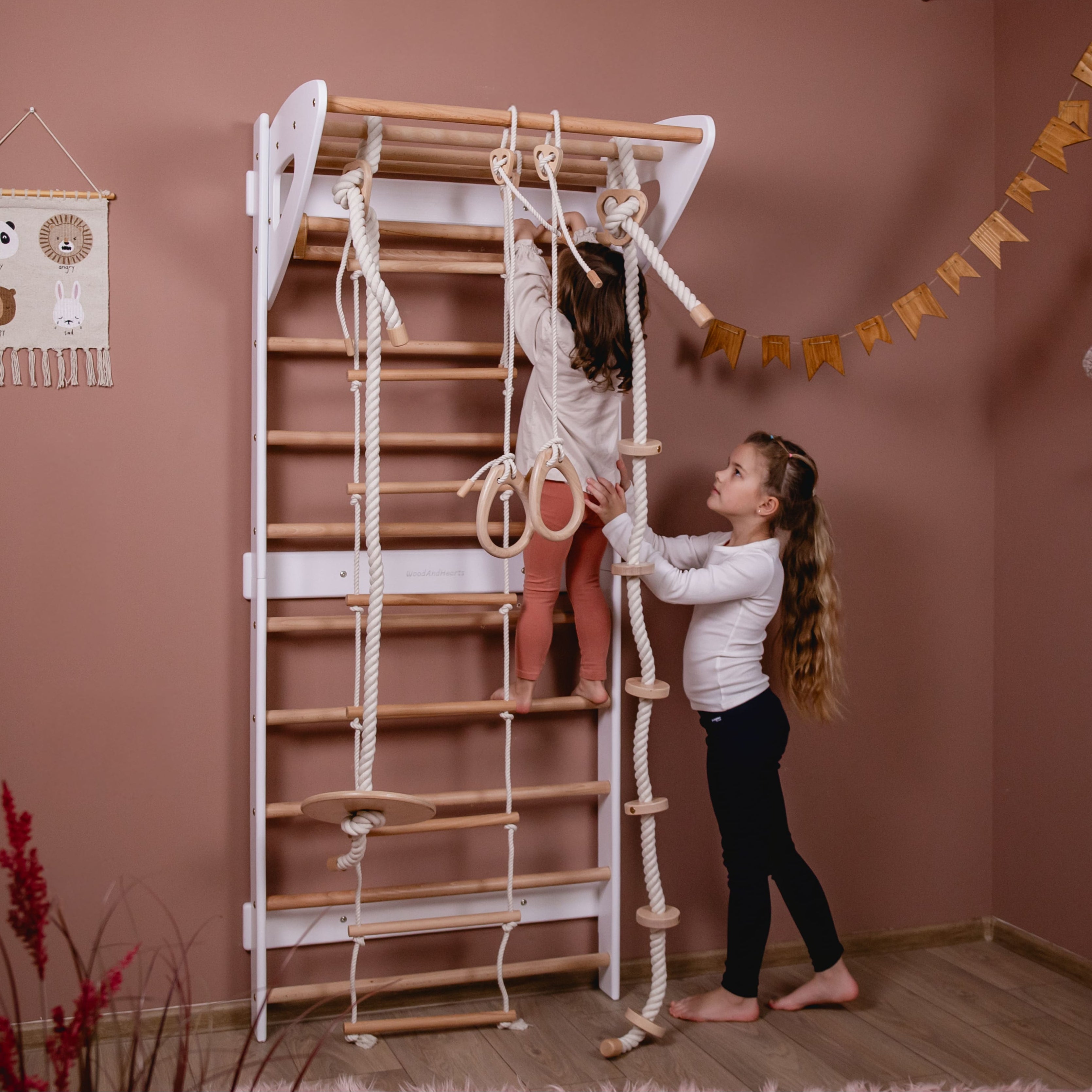 Wandstangen für Kinderzimmer mit Accessoires