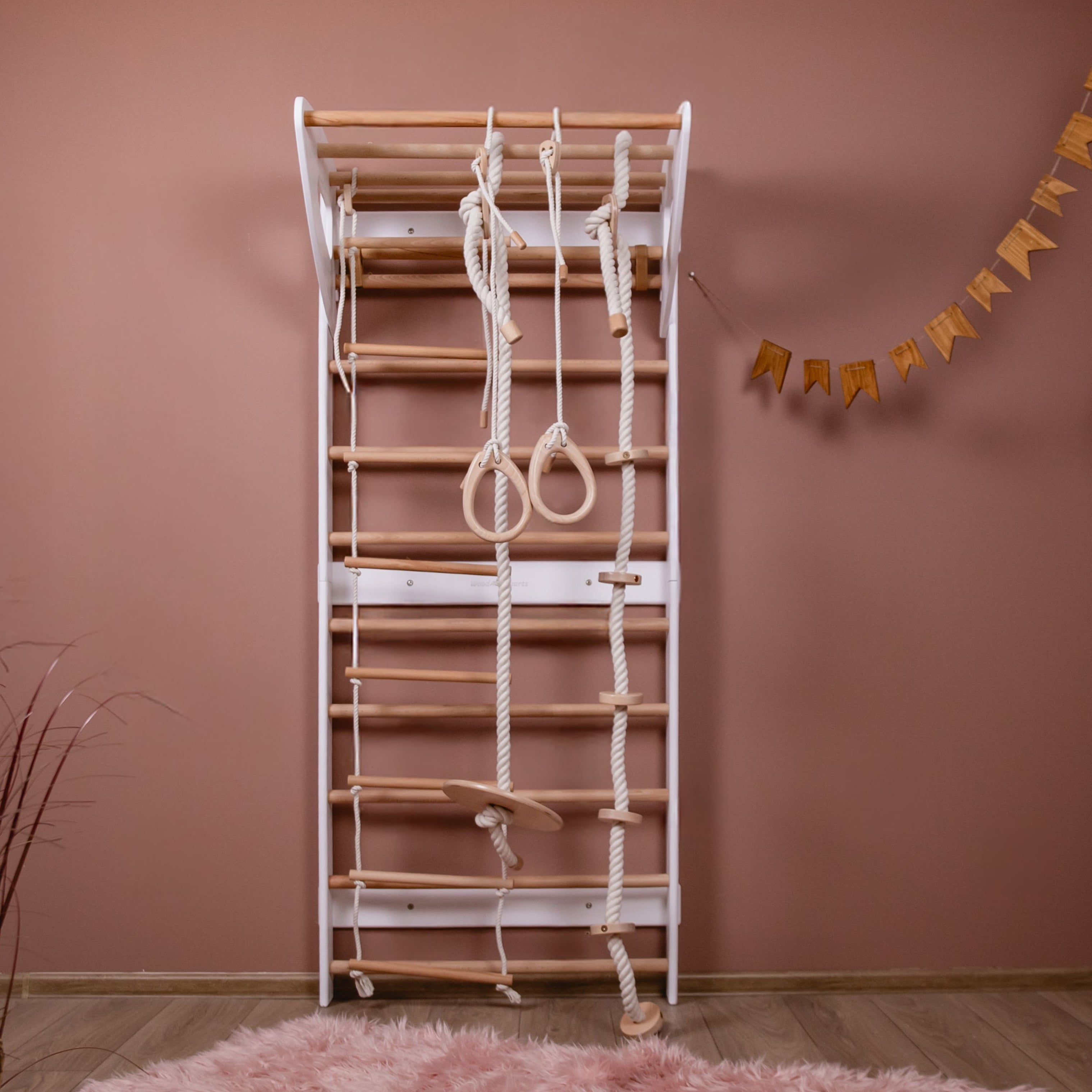Wandstangen für Kinderzimmer mit Accessoires