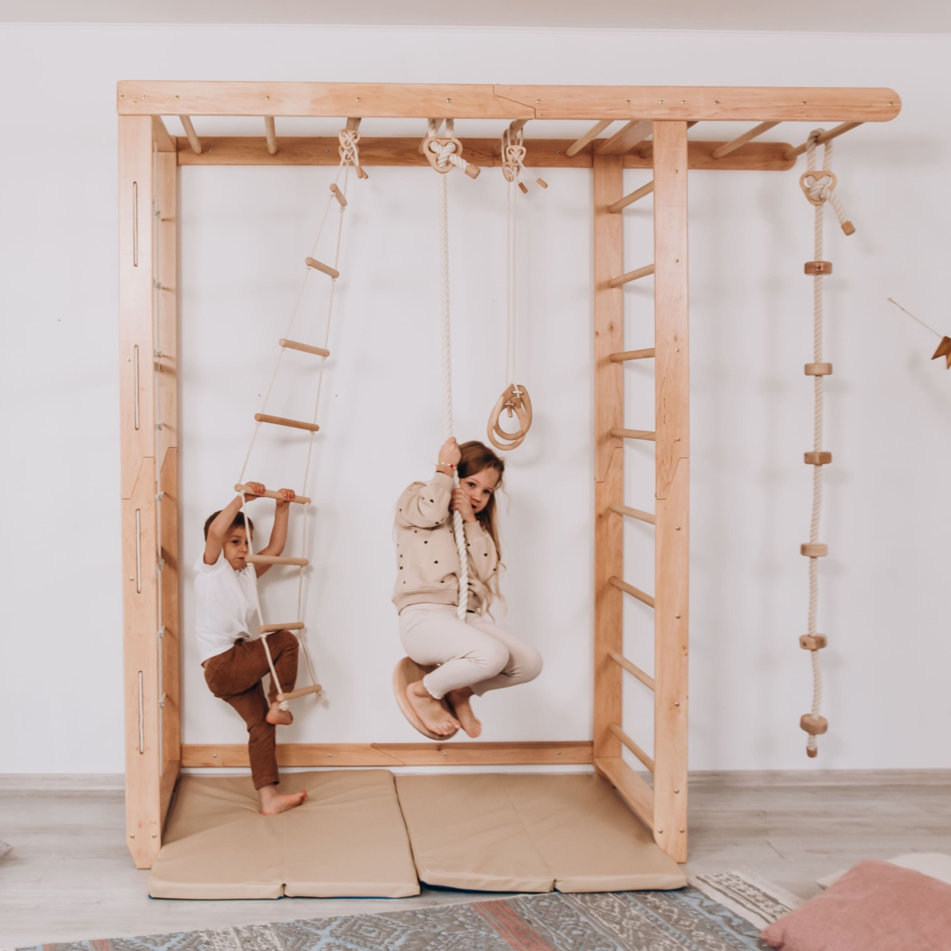 Kinderzimmer Turnwand