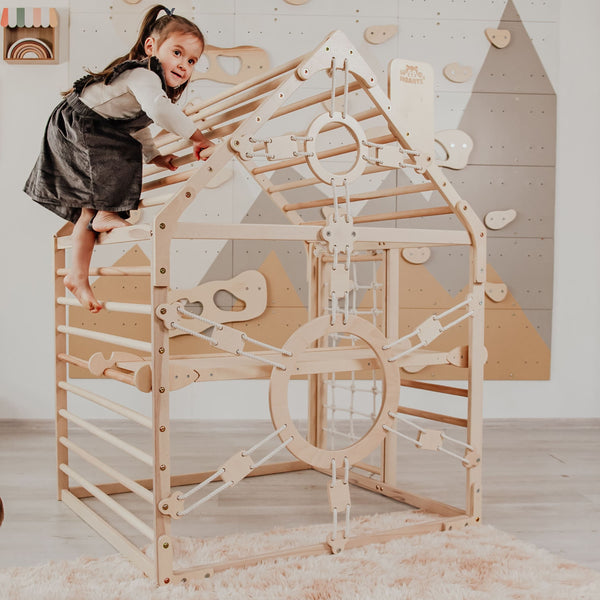 Spielhaus mit Rutsche