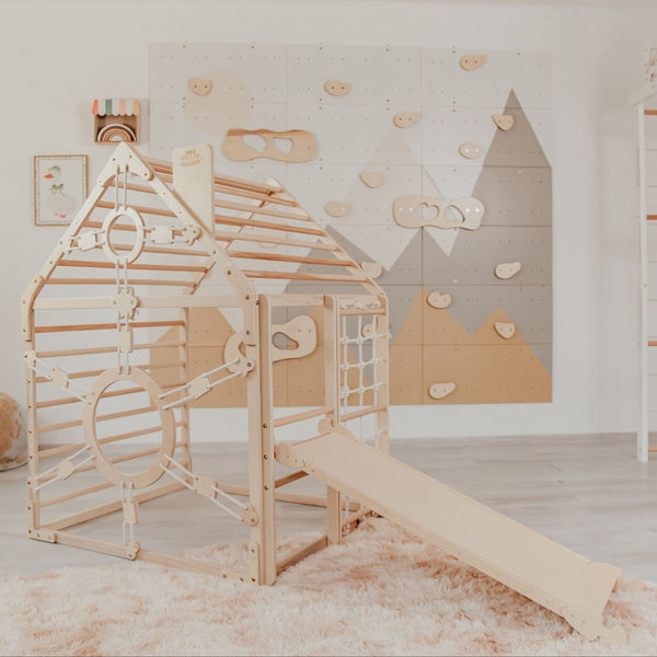 Spielhaus mit Rutsche