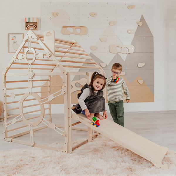 Spielhaus mit Rutsche