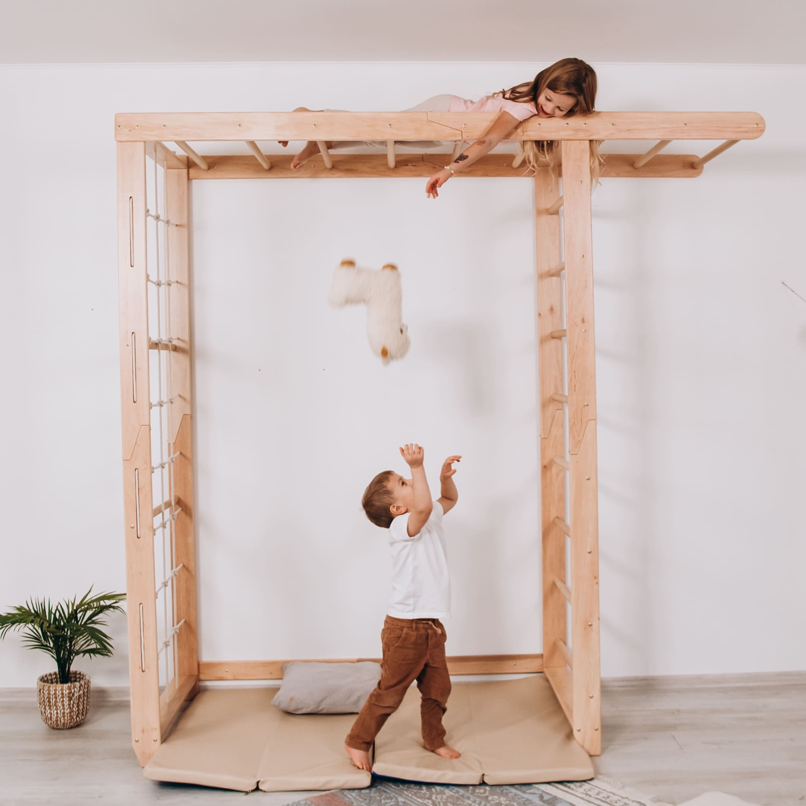Kinderzimmer Turnwand