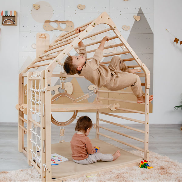 Spielhaus mit Rutsche