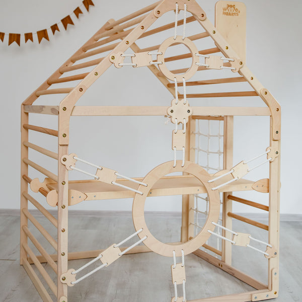 Spielhaus mit Rutsche