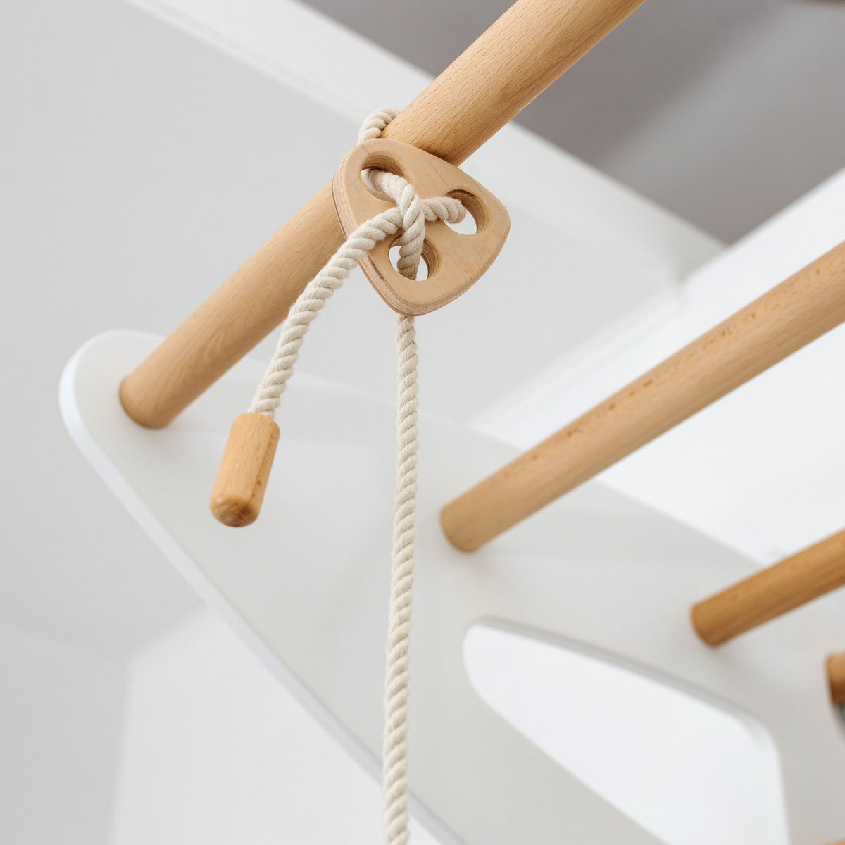 Wandstangen für Kinderzimmer mit Accessoires