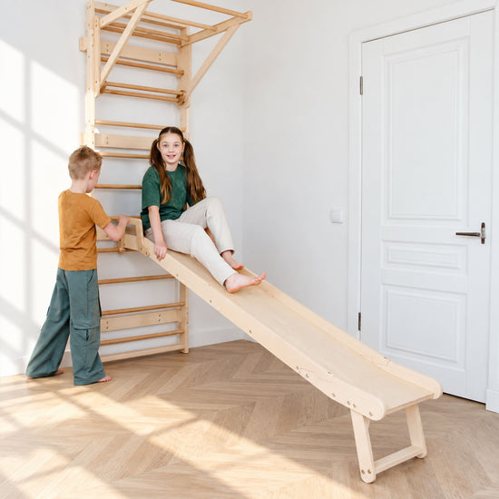 Kinderrutsche aus Holz