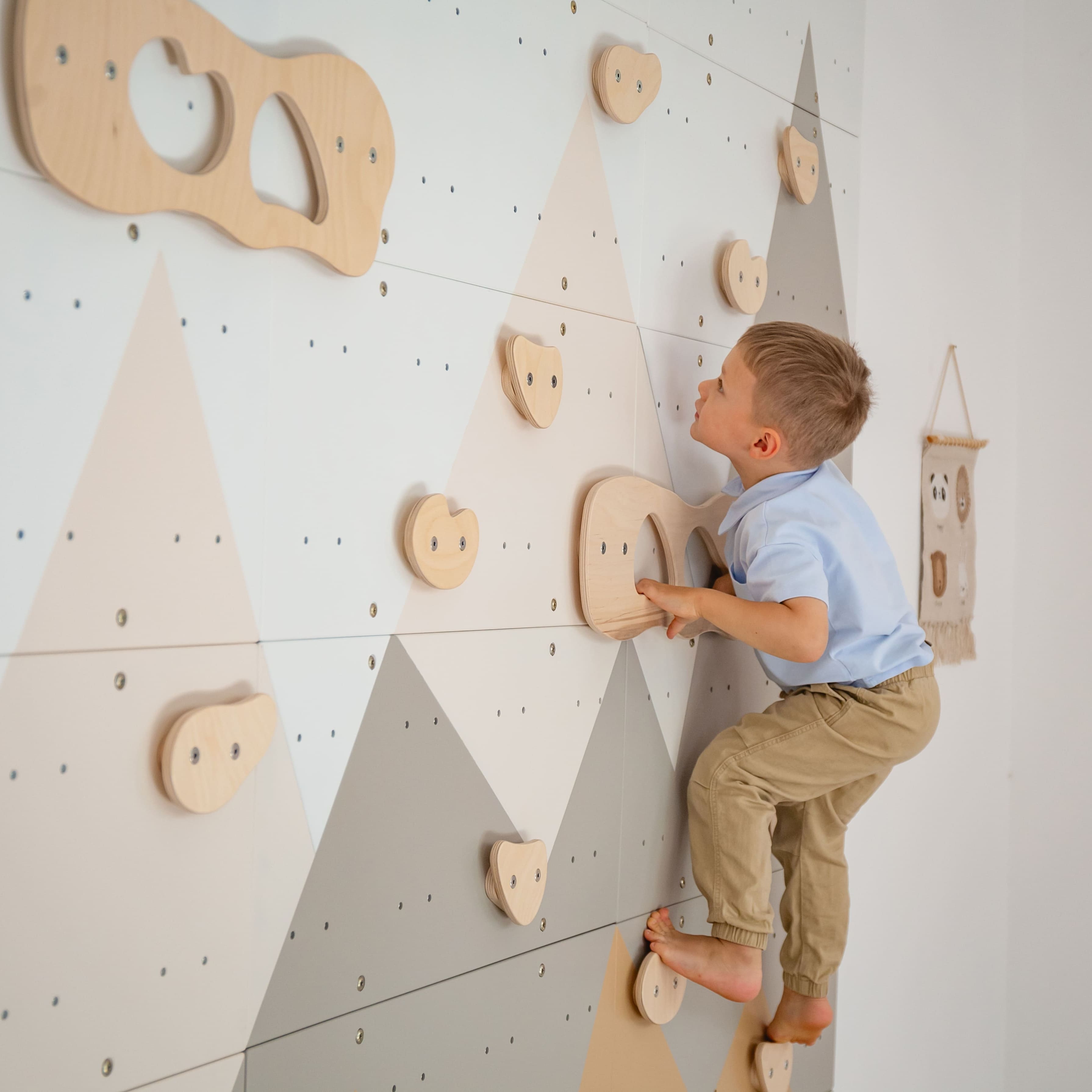 Kinderzimmer Kletterwand