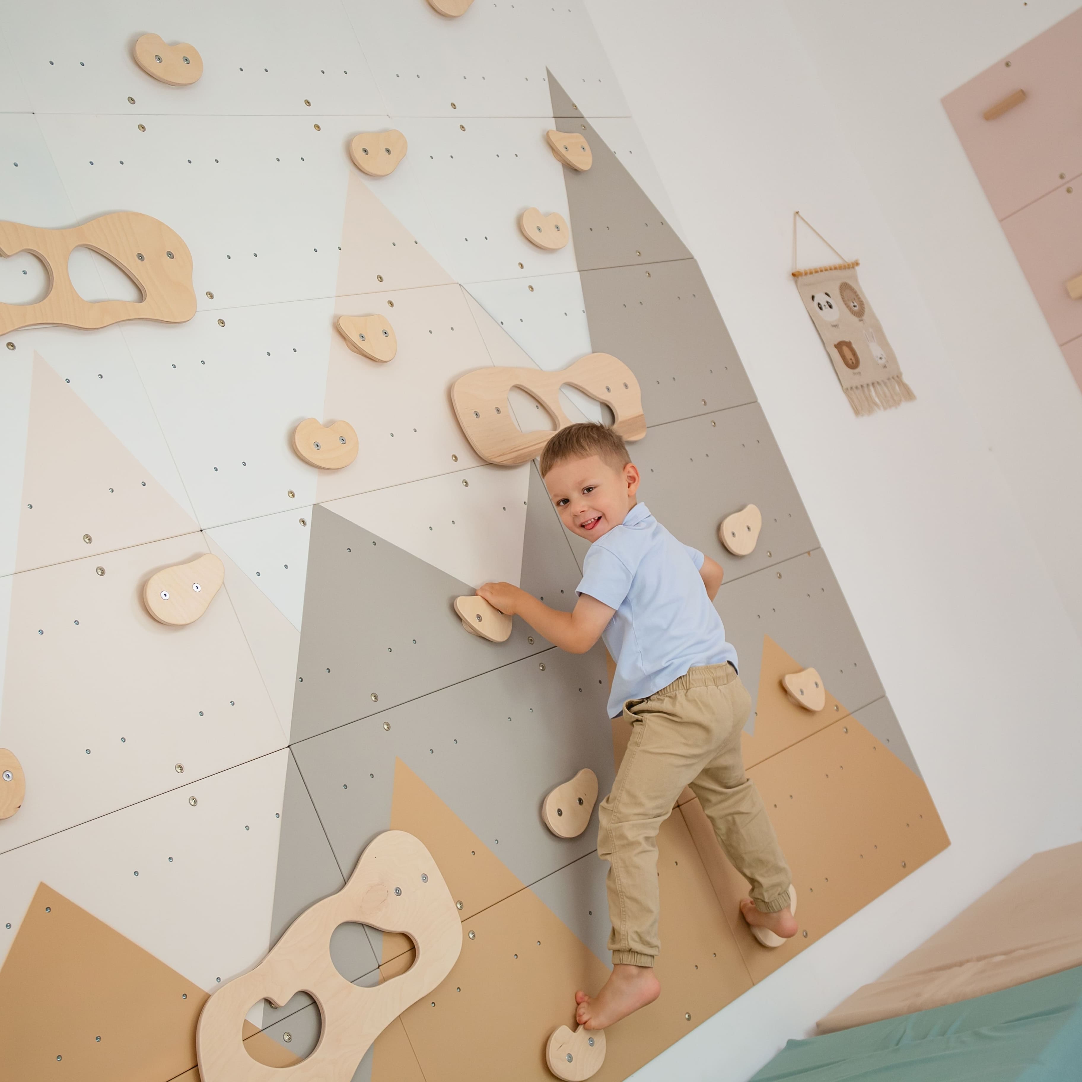 Kinderzimmer Kletterwand
