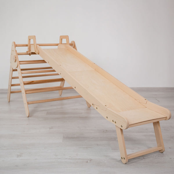 Kletterdreieck mit Rutsche