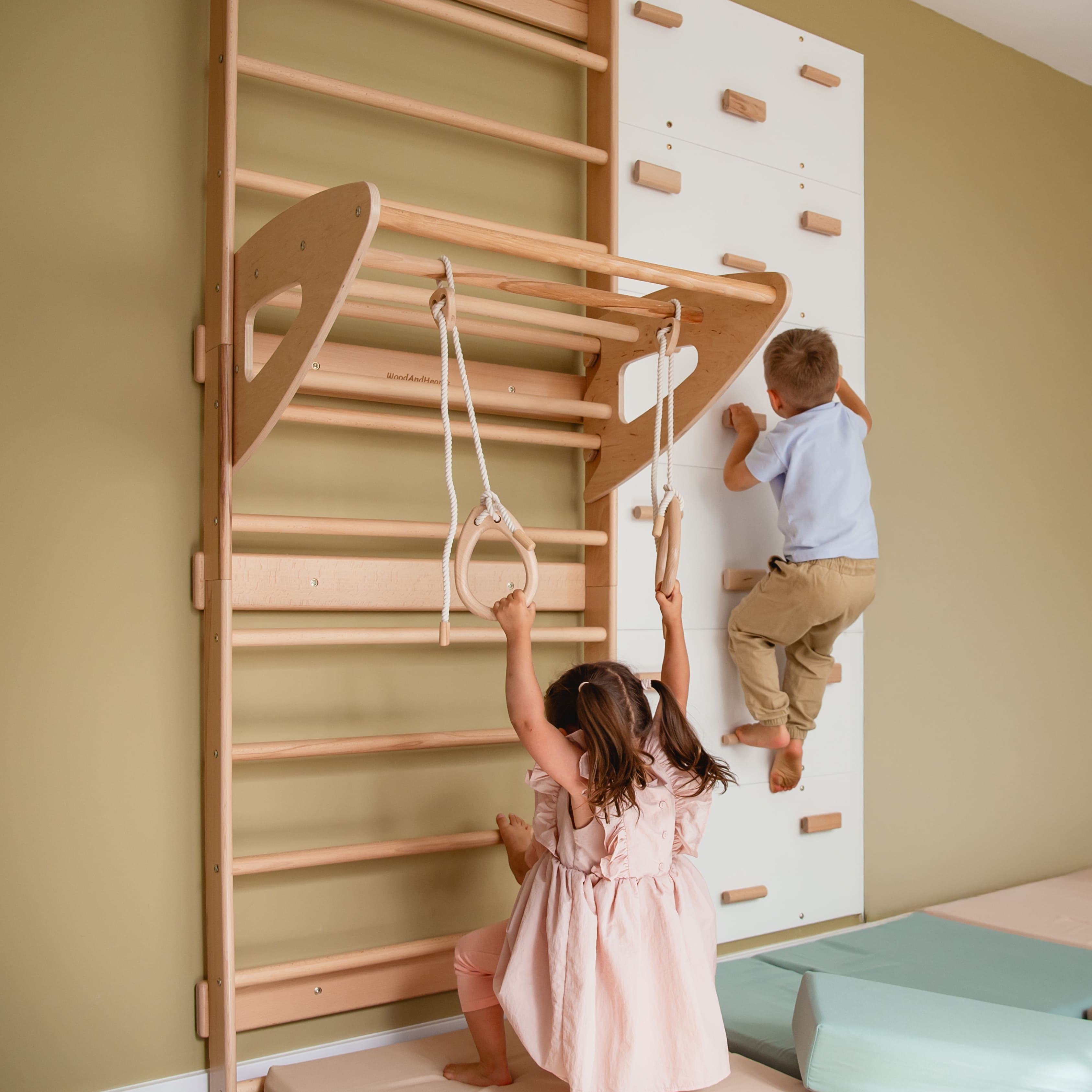 4-in-1 Sprossenwand Set mit Kletterwand & Zubehör
