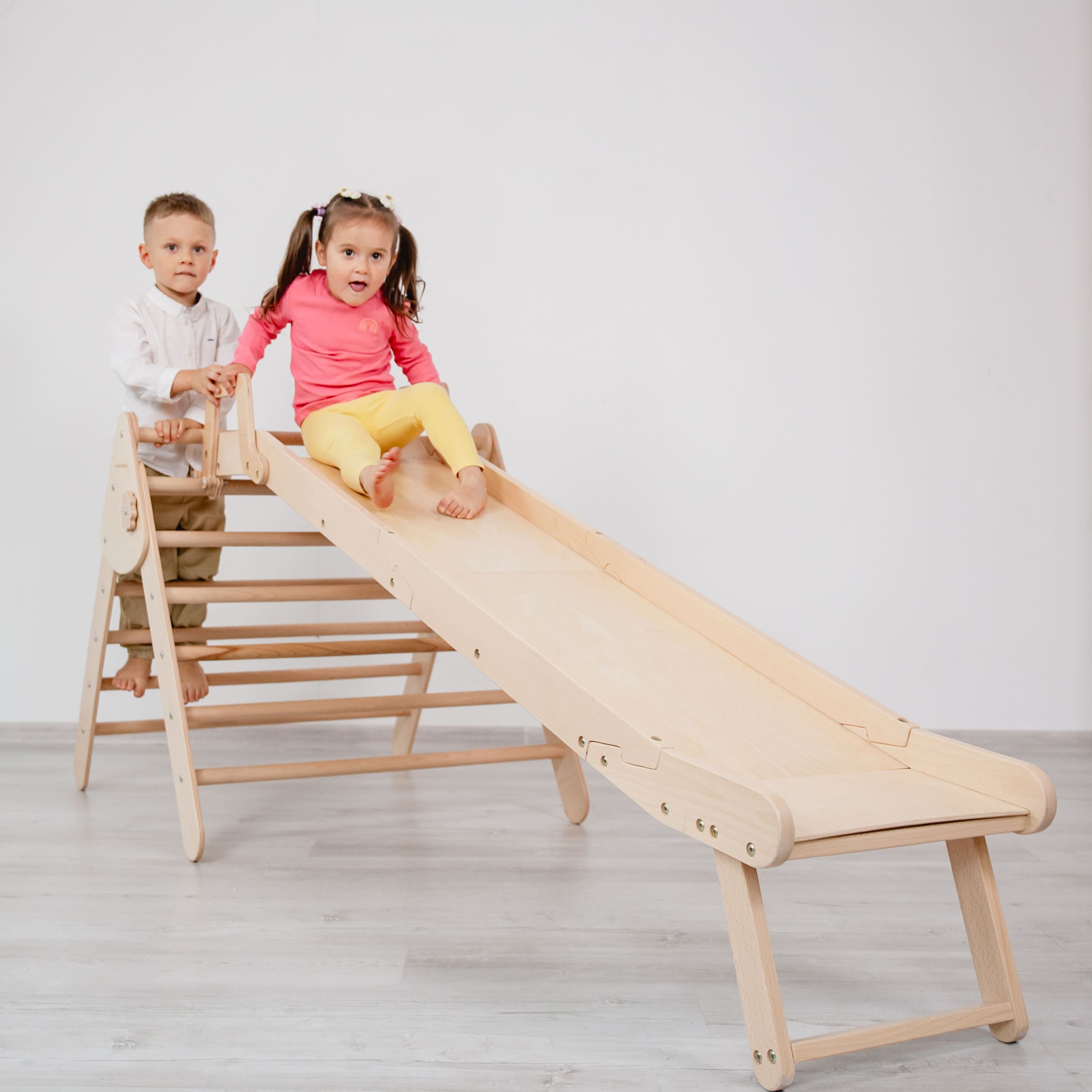 Kletterdreieck mit Rutsche