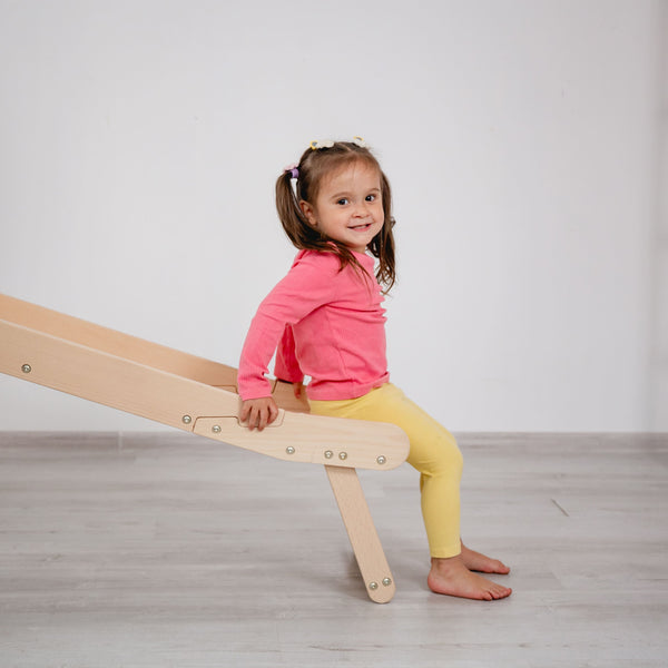 Kletterdreieck mit Rutsche