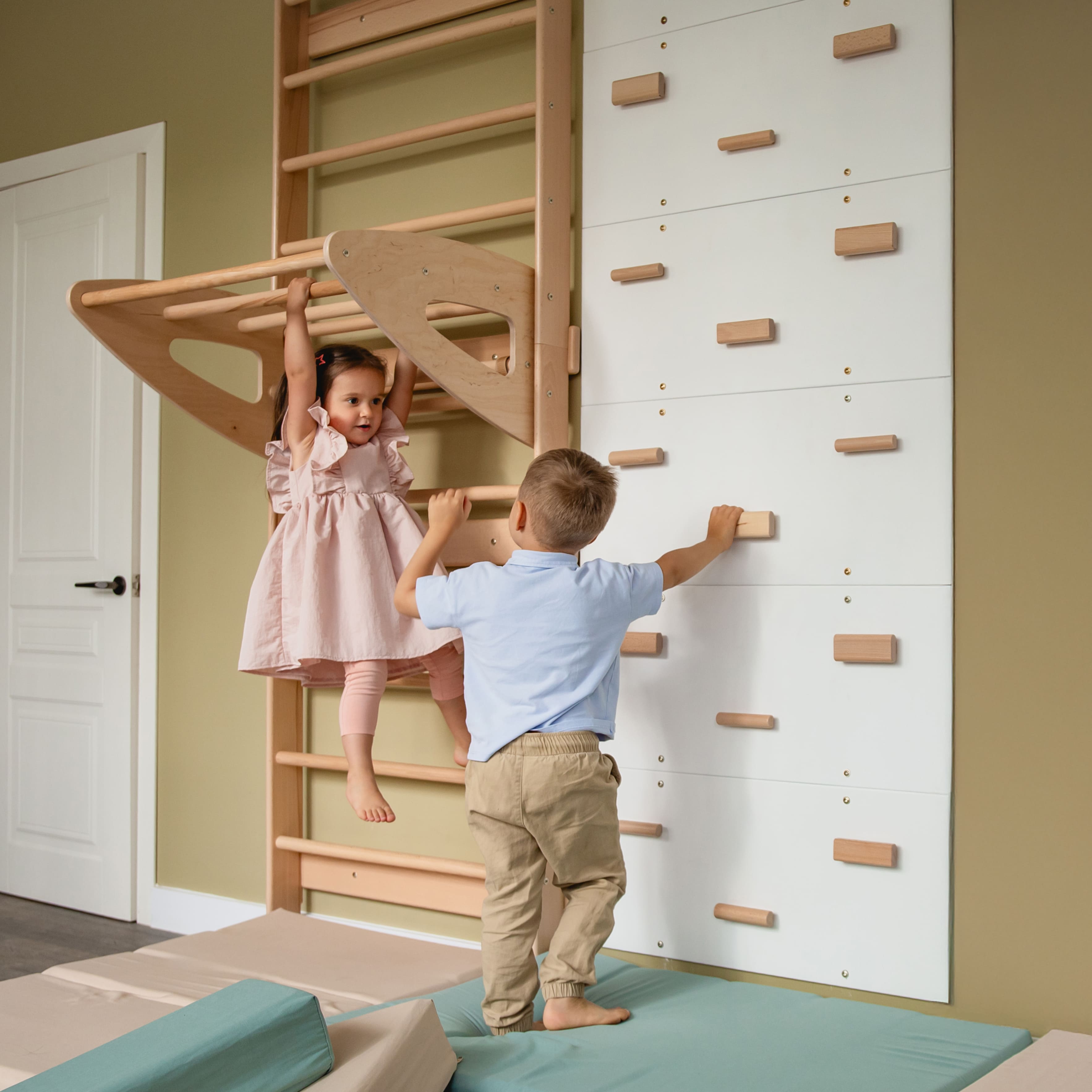 4-in-1 Sprossenwand Set mit Kletterwand & Zubehör