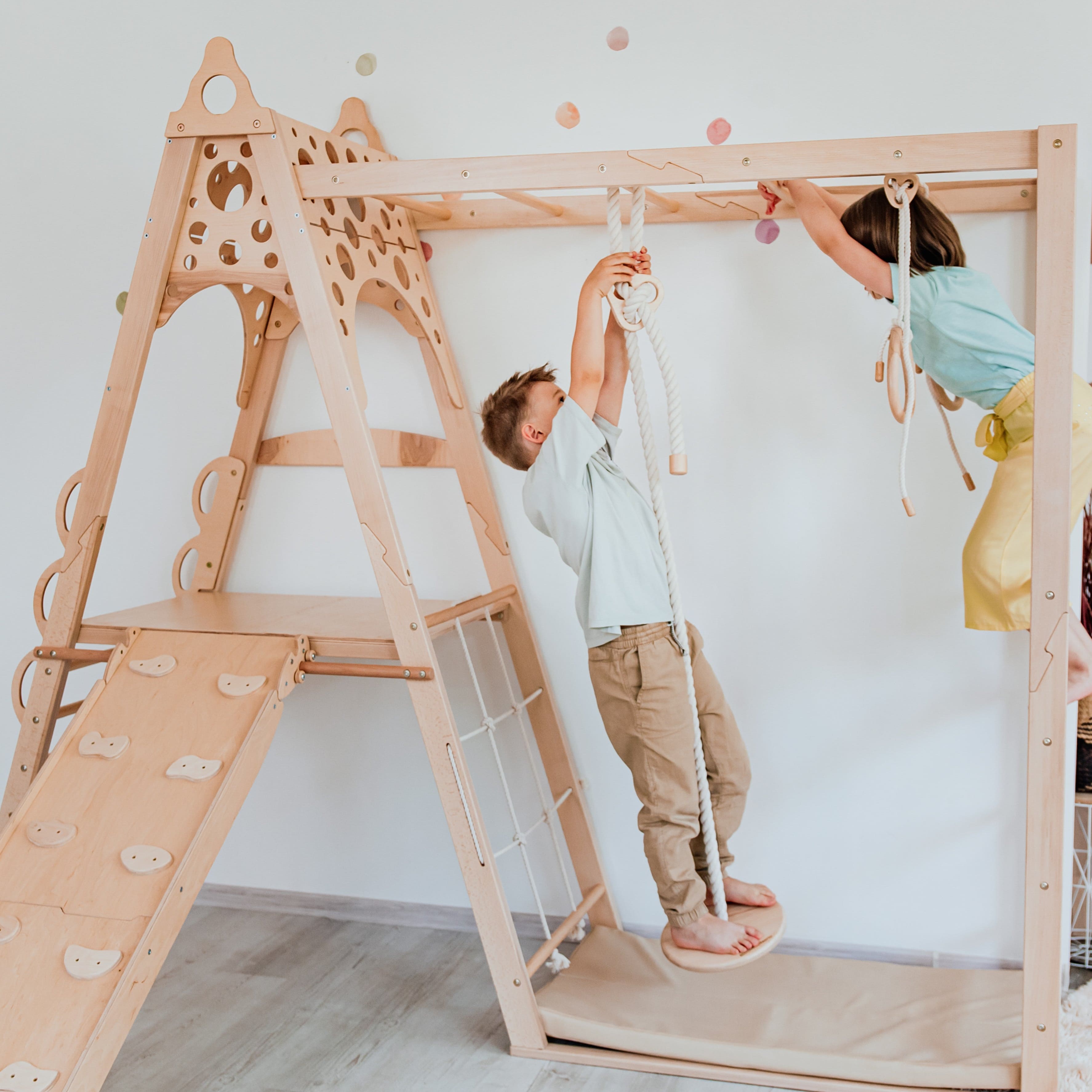 Kinderzimmer Kletterturm