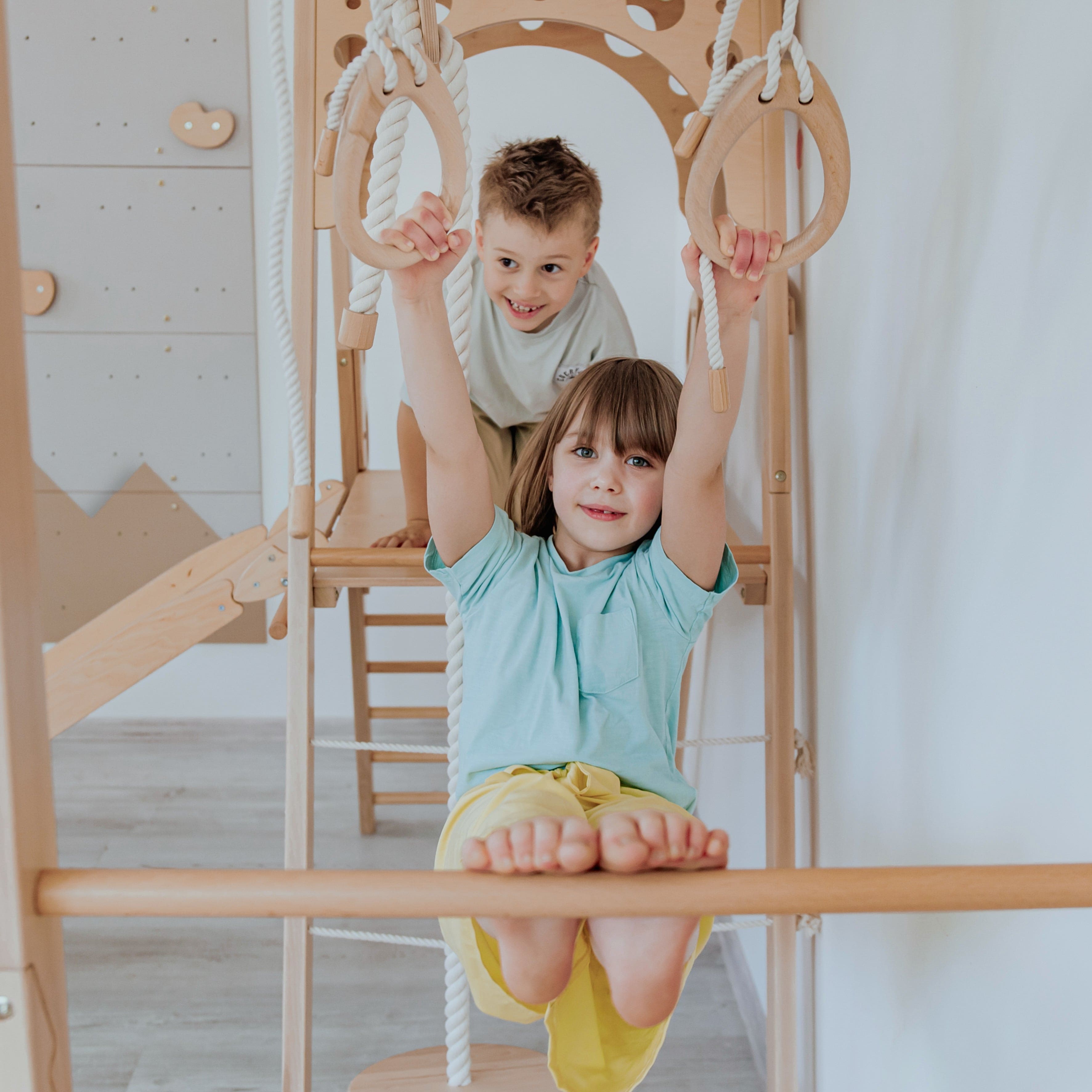 Kinderzimmer Kletterturm