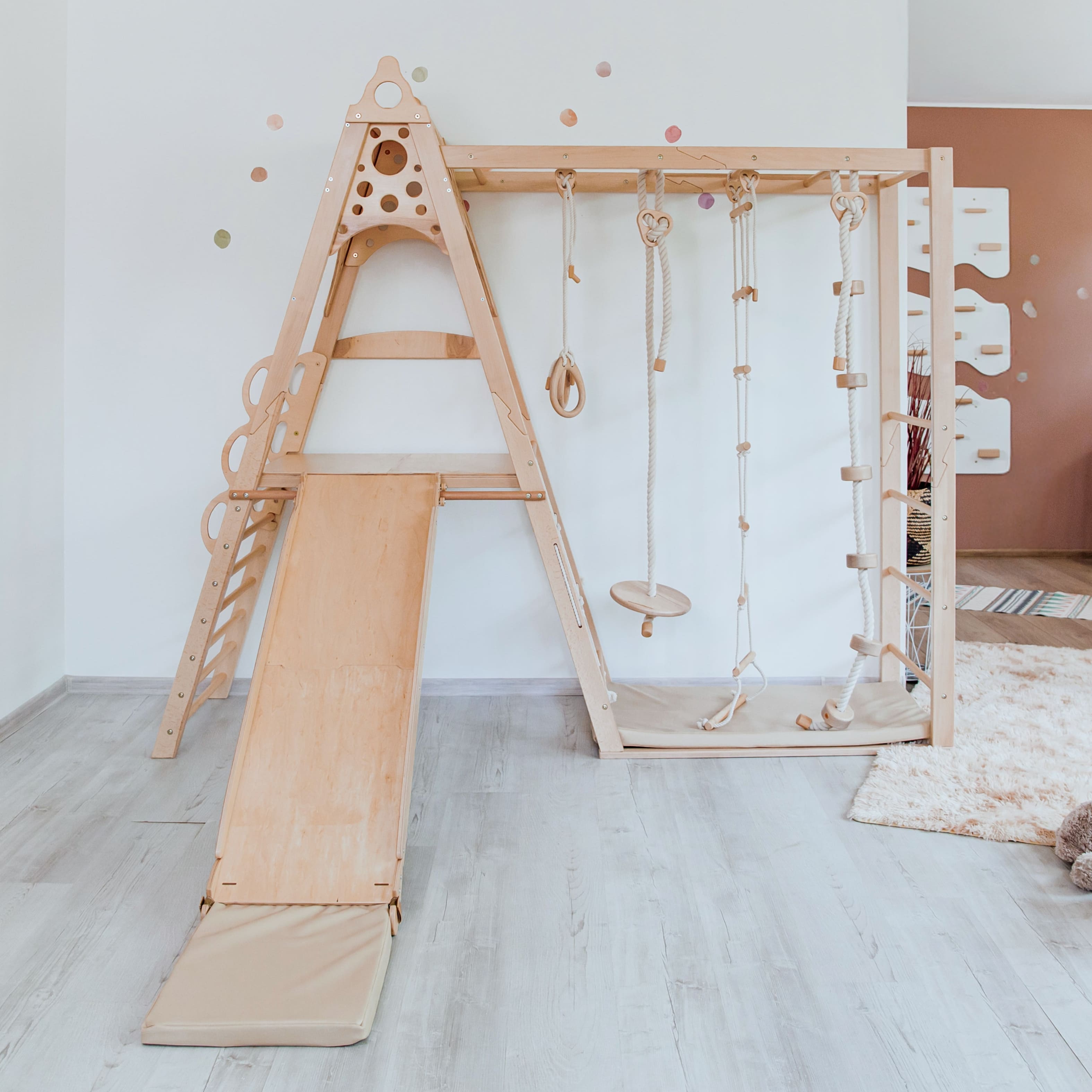 Kinderzimmer Kletterturm