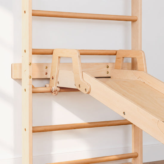 Kinderrutsche aus Holz
