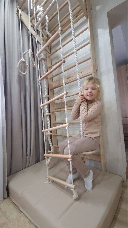Wandstangen für Kinderzimmer mit Accessoires
