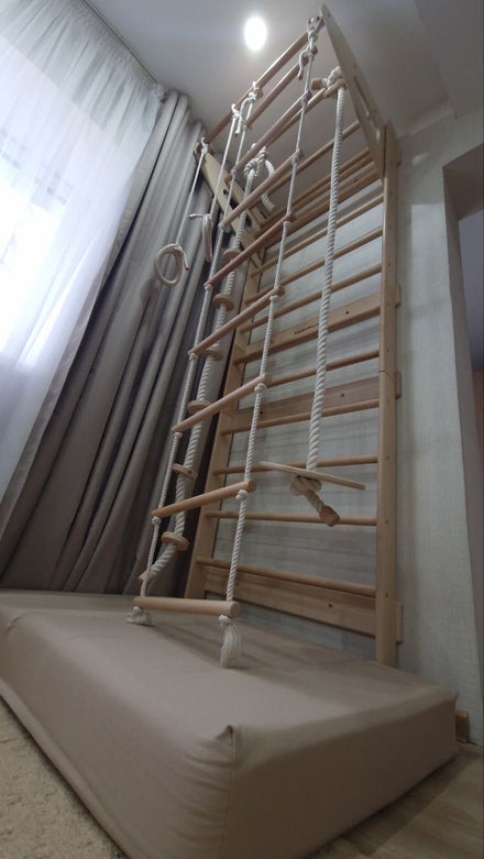 Wandstangen für Kinderzimmer mit Accessoires