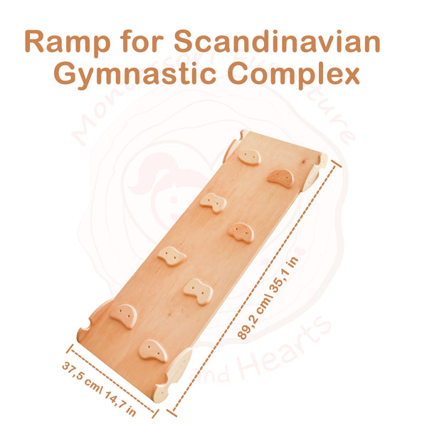 Holzkletterspielplatz: Rampe, Kletterseil, Affenstangen, Turnringe, Kinderschwung, Spielmatte