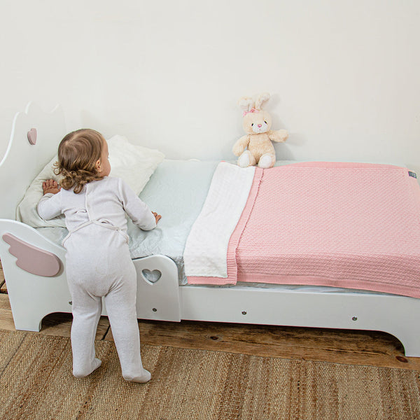 Holzbabybett für Kinderzimmer aus der Engel Furniture Collection