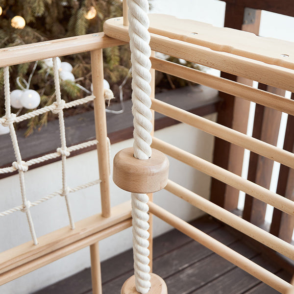 Holzkletterspielplatz: Rampe, Kletterseil, Affenstangen, Turnringe, Kinderschwung, Spielmatte
